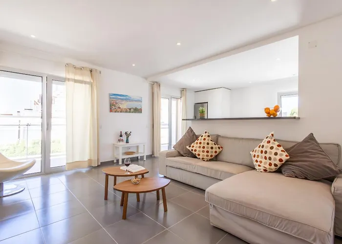 Carmona A T2 - By Smarthomes Lejlighed